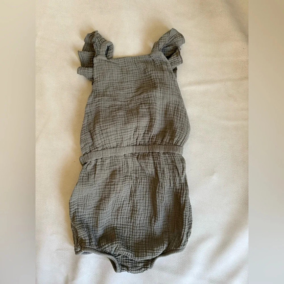 The Simple Folk The Ruffle Romper in Sage Organic Cotton Muslin 6/7 - Picture 7 of 8